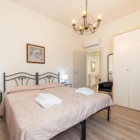 Guesthost - Oltretorrente Ospedale * بارما
