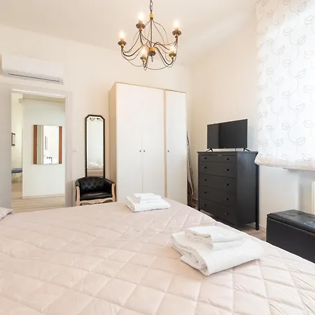 Guesthost - Oltretorrente Ospedale Appartement *