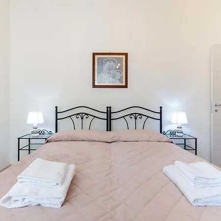Guesthost - Oltretorrente Ospedale بارما