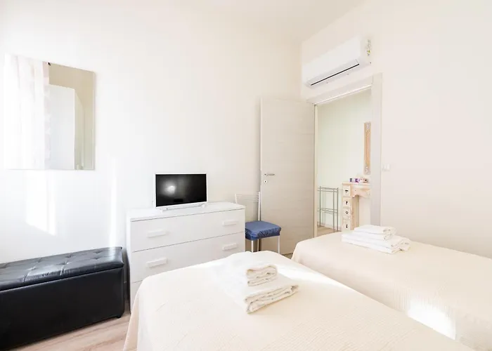 Guesthost - Oltretorrente Ospedale Parme